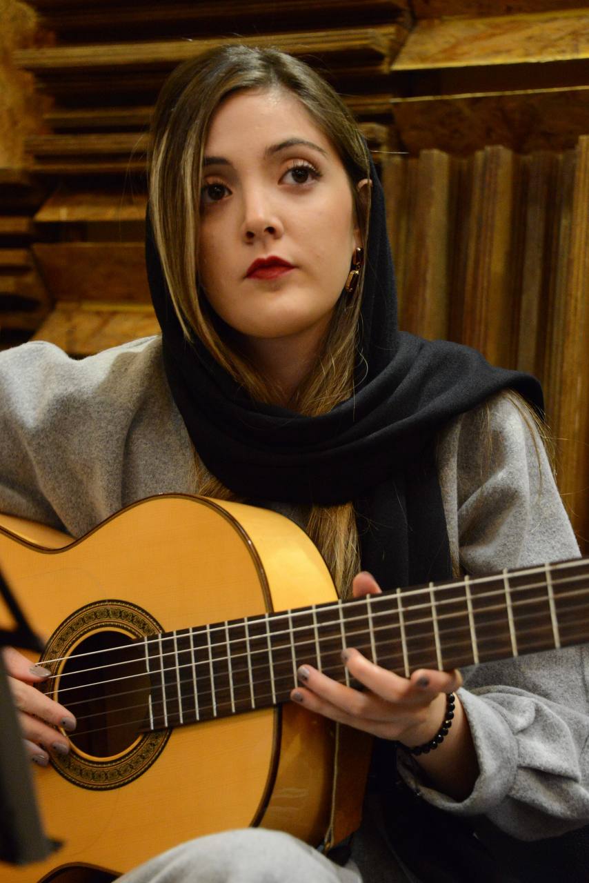 کیانا اکبری اصل